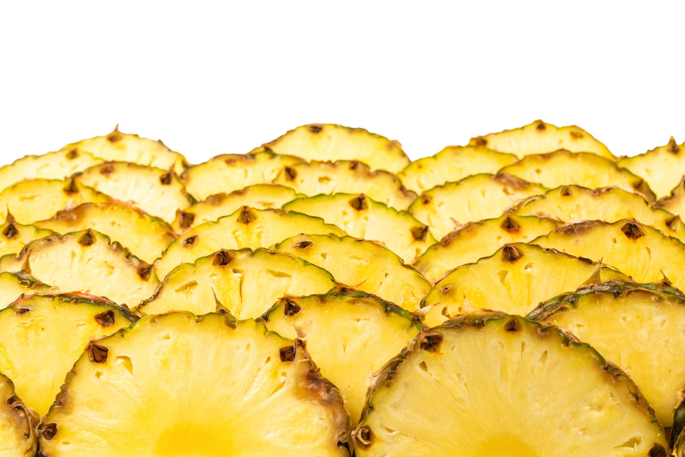 Descubre los aportes nutricionales de ingredientes tropicales como la piña, el mango y el aguacate en la gastronomía caribeña.